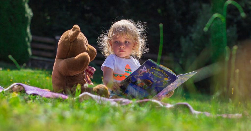 découvrez les bienfaits du jeu en plein air pour les enfants : encouragez l'imagination, le développement physique et social tout en profitant de la nature.