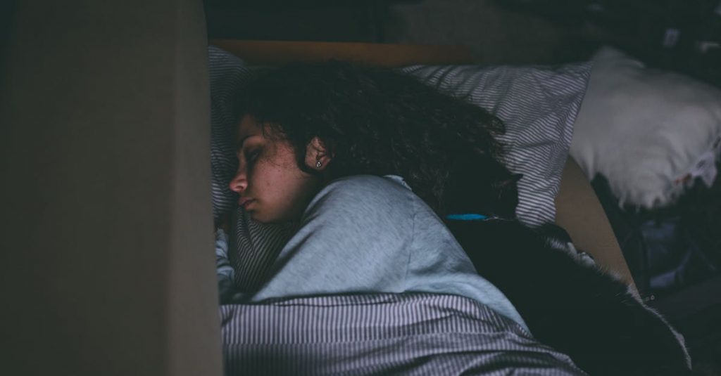 découvrez l'importance du sommeil pour votre santé et votre bien-être. apprenez des conseils pour améliorer votre qualité de sommeil et adopter des habitudes propices à un repos réparateur.