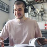 découvrez l'art de l'écoute active, une compétence essentielle pour améliorer vos relations personnelles et professionnelles. apprenez à écouter véritablement, à comprendre les émotions des autres et à favoriser des échanges constructifs pour renforcer votre communication.
