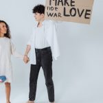découvrez la communication non violente, une approche transformative pour améliorer vos relations interpersonnelles. apprenez à exprimer vos besoins et à écouter ceux des autres avec empathie, afin de favoriser une compréhension mutuelle et résoudre les conflits de manière constructive.