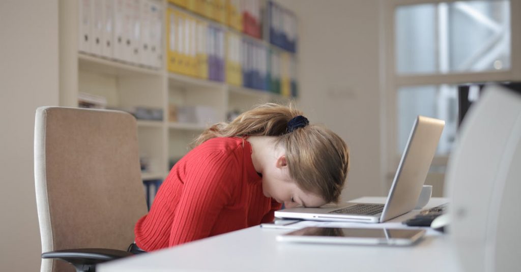 découvrez des conseils pratiques pour prévenir les troubles du sommeil. apprenez à améliorer votre qualité de vie en intégrant des rituels de sommeil efficaces, une alimentation équilibrée et des techniques de relaxation dans votre routine quotidienne.