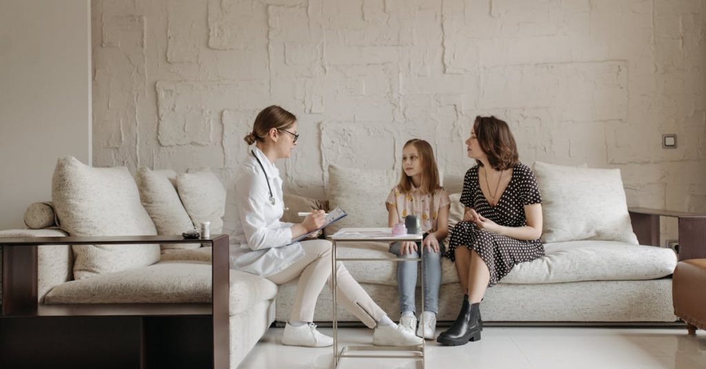 découvrez des stratégies efficaces pour le suivi médical en famille. apprenez à gérer la santé de vos proches avec des conseils pratiques et des outils adaptés pour assurer un suivi régulier et préventif.