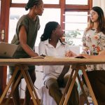 découvrez nos ateliers créatifs uniques qui stimulent l'imagination et la créativité. que vous soyez débutant ou expert, rejoignez-nous pour explorer différentes techniques artistiques et libérer votre potentiel créatif dans une ambiance inspirante.