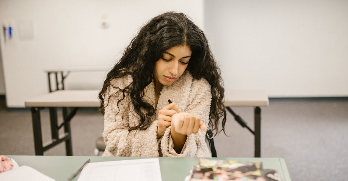 découvrez comment la pression académique peut influencer le bien-être et la réussite des étudiants, ainsi que des conseils pour mieux la gérer au quotidien.
