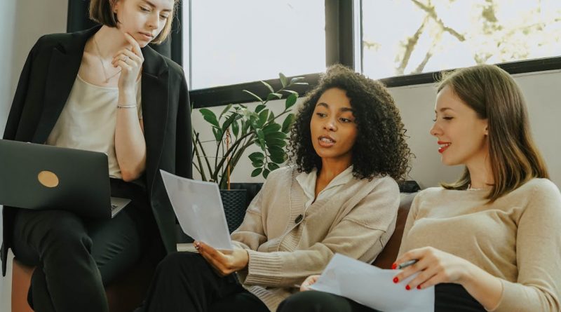 découvrez les principes de l’écoute active, une méthode efficace pour améliorer la communication, renforcer la compréhension et établir des relations de confiance dans vos échanges personnels et professionnels.