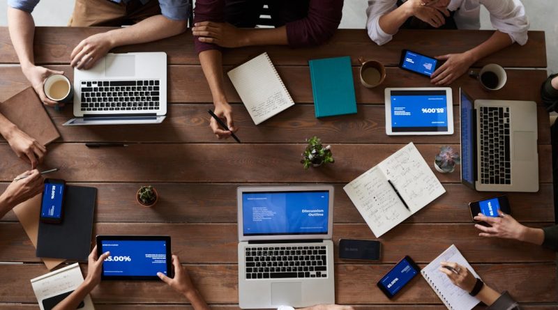 découvrez l'art de la communication efficace : apprenez à transmettre vos idées clairement, à écouter activement et à interagir de manière constructive pour des échanges enrichissants et des relations harmonieuses.