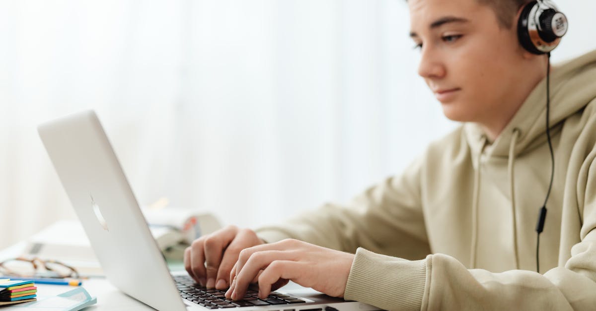 améliorez vos compétences en écoute: techniques pour une écoute active et exercices pour mieux comprendre, communiquer et renforcer vos relations.