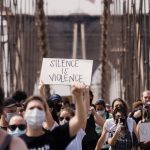 découvrez ce qu'est le racisme, ses origines, ses manifestations et son impact sur la société. analysez les enjeux et les solutions pour lutter contre la discrimination raciale aujourd'hui.