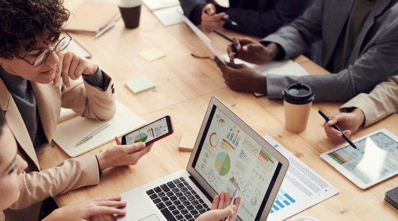 découvrez comment la collaboration favorise l'innovation, renforce la productivité et crée un environnement de travail harmonieux. conseils pratiques et outils essentiels pour collaborer efficacement.