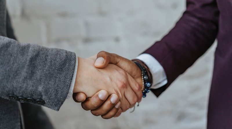 découvrez les stratégies et techniques clés de la négociation pour améliorer vos compétences, conclure des accords avantageux et réussir dans vos relations professionnelles et personnelles.