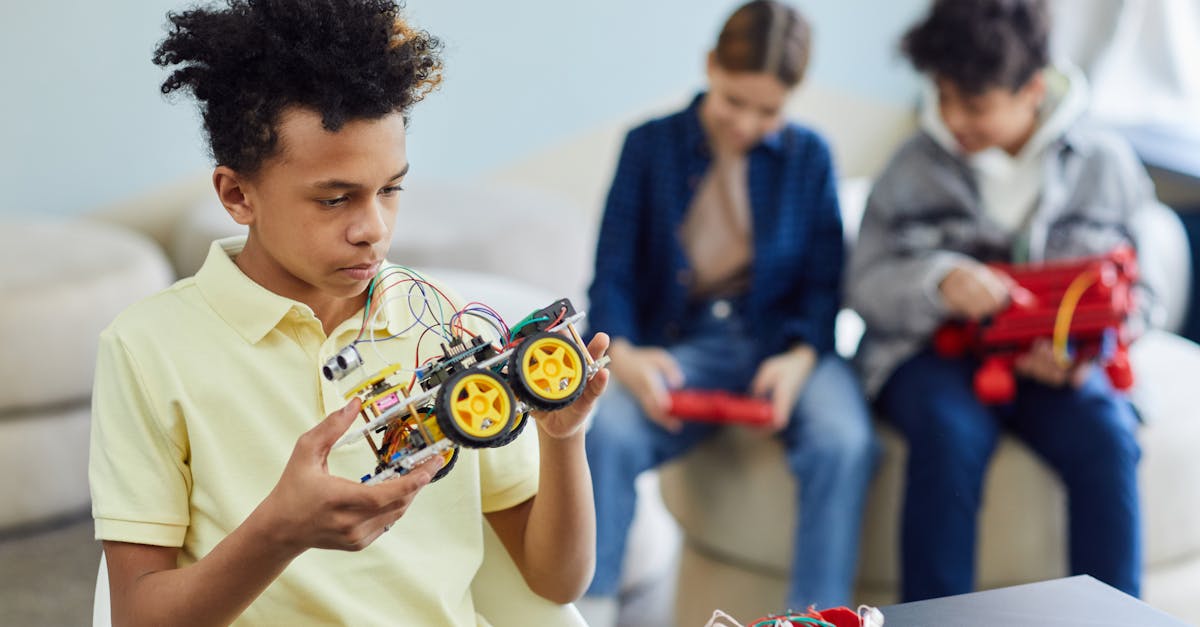 découvrez l'apprentissage par projet : une méthode innovante qui motive les élèves à acquérir des compétences pratiques en travaillant sur des projets réels et stimulants, favorisant l'autonomie, la créativité et la collaboration.