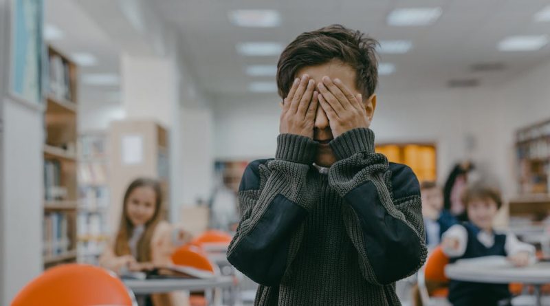 découvrez comment gérer la rivalité entre frères et sœurs : causes, conséquences et conseils pratiques pour instaurer une relation harmonieuse au sein de la famille.